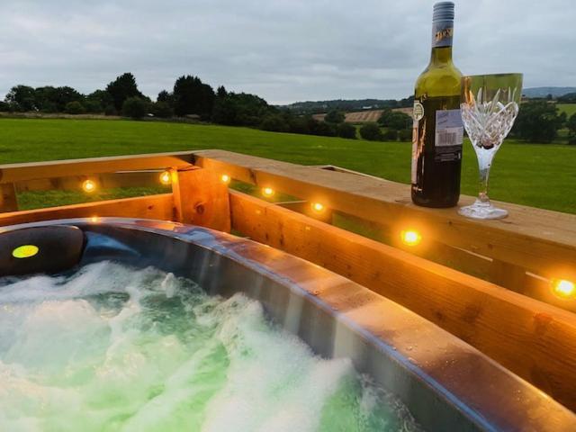 Burtree House & Retreats Tipi With Secluded Hot Tub Hotell Thirkleby Eksteriør bilde